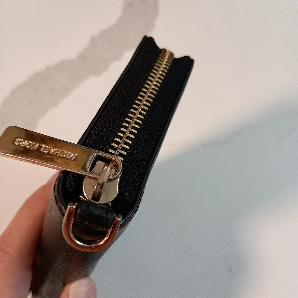 MICHAEL KORS WALLET BLACK PEBBLE LEATHER ZIP AROUND